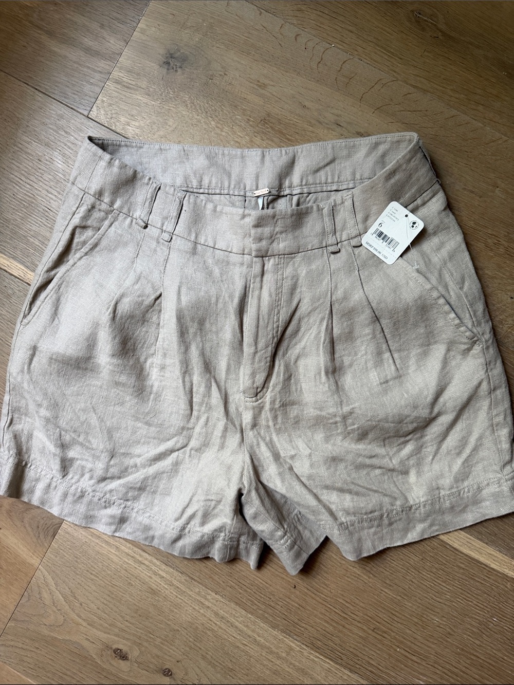 New With Tags Free people Women’s Linen Blend Pleated Shorts - Beige - Picture 3 of 6
